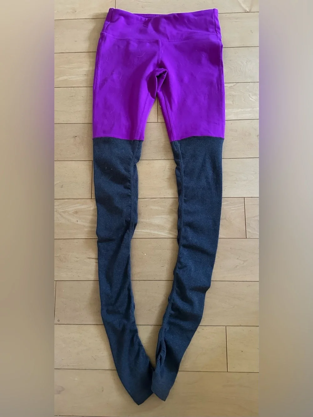 ALO Yoga Goddess Violet and Gray Colorblock Leggings With Footies